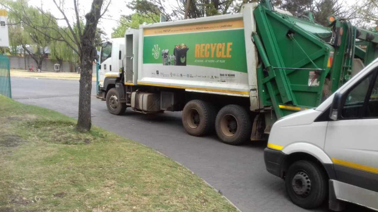 Pikitup loaders causing frustration in Roosevelt Park