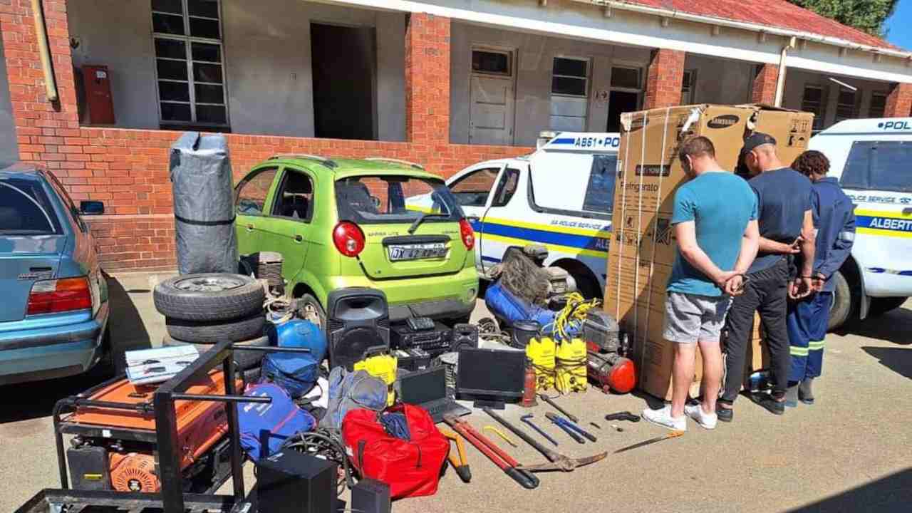 Security companies catch three suspects offloading stolen goods in Alberton