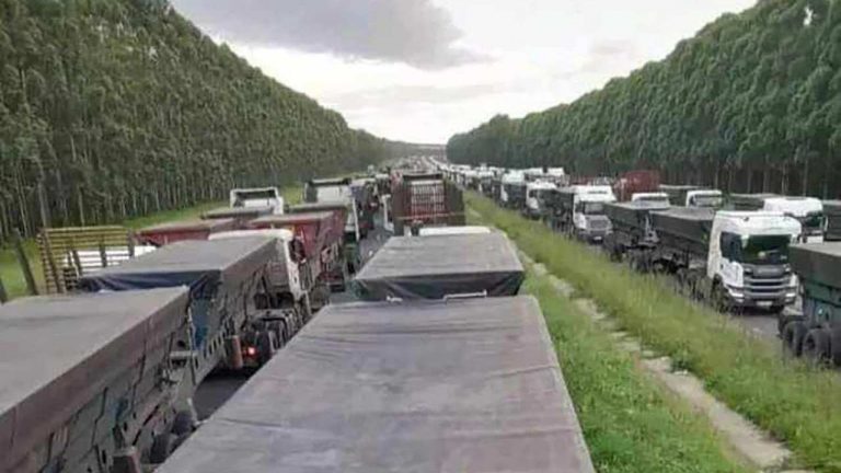 Truck drivers threaten to go on strike