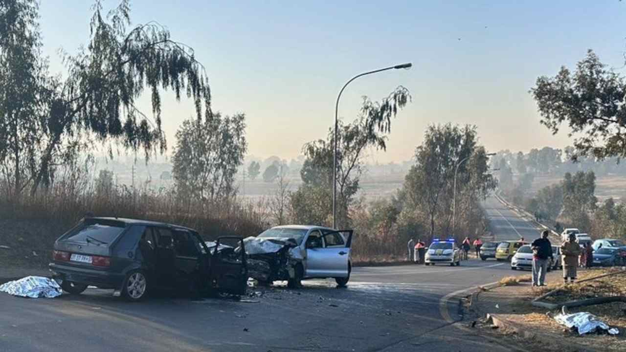 Three people were killed in a car crash in Ekurhuleni