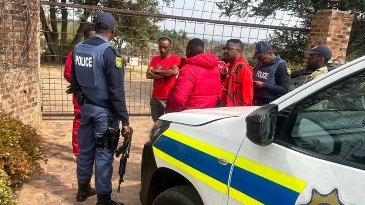 EFF members picketed outside the Crowthorne Christian Academy under police guard after the school forcibly removed a pupil wearing dreadlocks