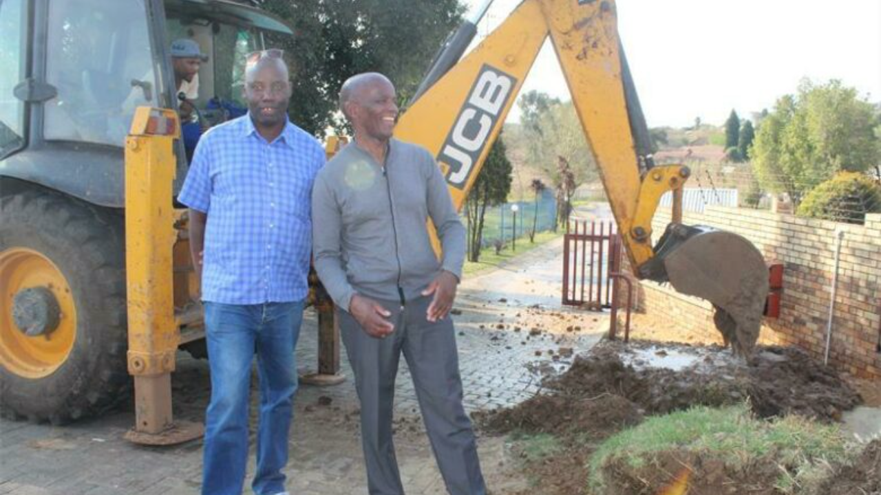 Selby Hlongwane and and Themba Gonwela outside their complex as the pipe is being repaired. Photo: Jarryd Westerdale