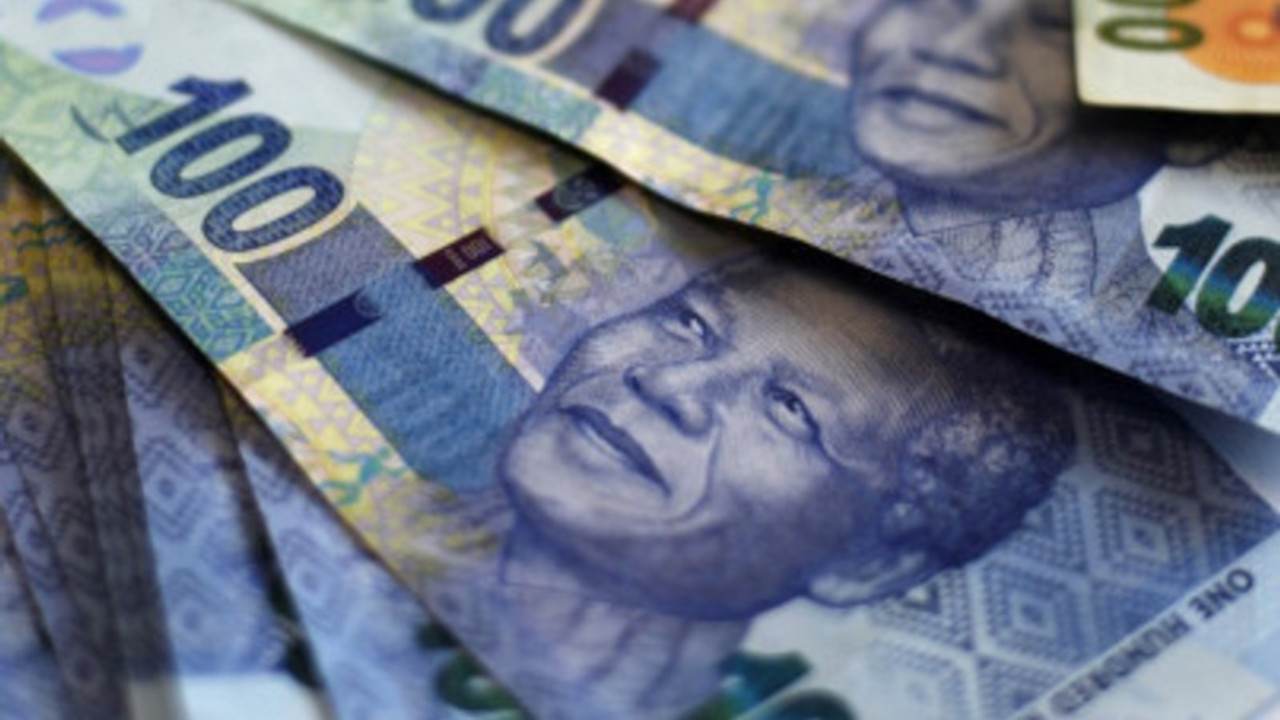 Gauteng municipal accountant paid for not doing any work