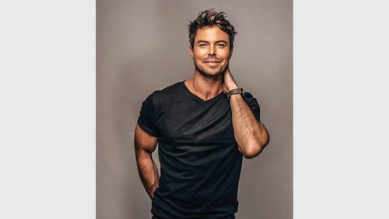 Experience a Live Performance with Bobby van Jaarsveld