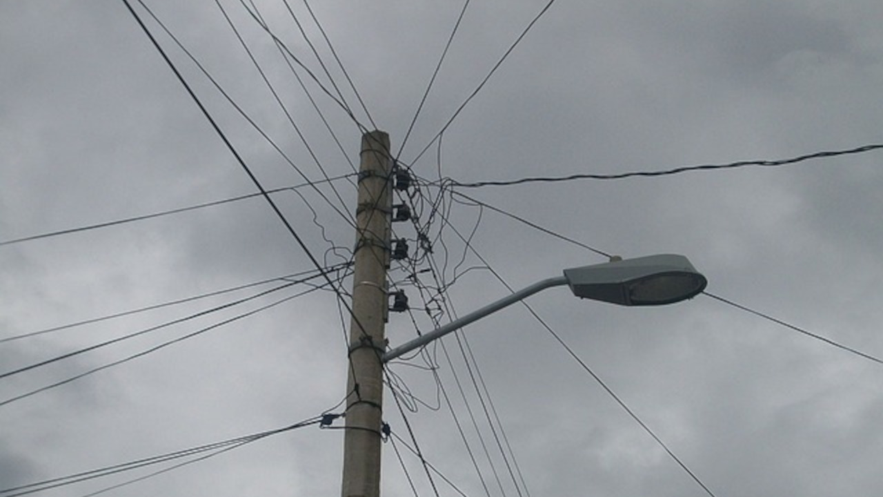 thieves are targeting street light poles