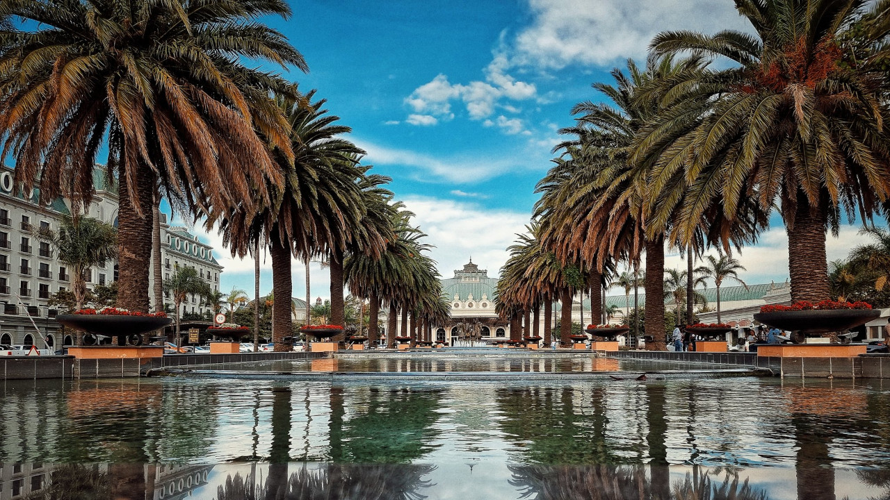 man swam at the Emperor's palace fountain