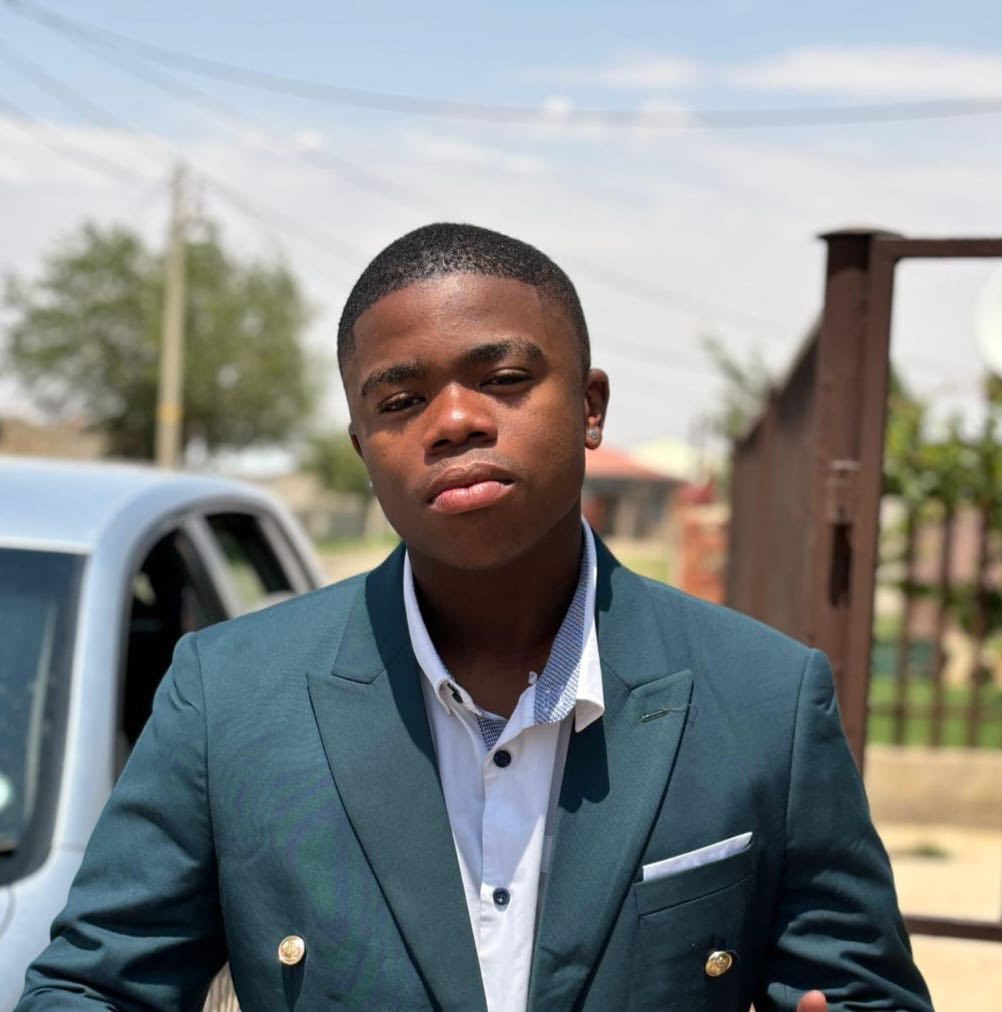 Kamogelo Baukudi, Bloemfontein teen, missing person, SAPS impersonators, police uniform, fake police stop, Toyota Hilux, blue lights, kidnapping, South Africa crime, Parkweg Police Station, community safety, youth abduction, school learner missing, Ferrera Road, SAPS investigation, public assistance, crime alert, 2025 news, missing teenager, law enforcement impersonation, Joburg ETC