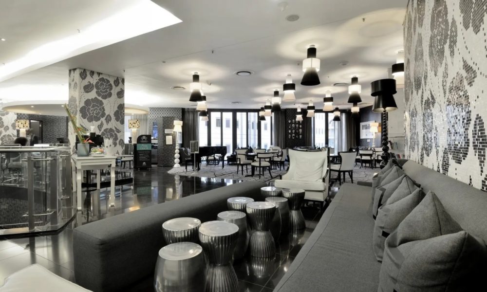 DAVINCI Lounge Johannesburg, Sandton luxury lounge, hotel lounge with natural light, stylish lounge seating, Sandton hotel cafes, gourmet lounge Sandton, elegant business lounge Johannesburg, DAVINCI Hotel lounge interior, Joburg ETC