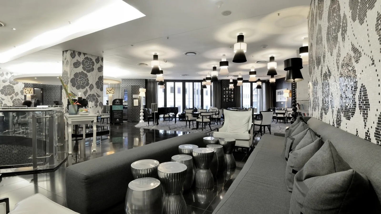 DAVINCI Lounge Johannesburg, Sandton luxury lounge, hotel lounge with natural light, stylish lounge seating, Sandton hotel cafes, gourmet lounge Sandton, elegant business lounge Johannesburg, DAVINCI Hotel lounge interior, Joburg ETC