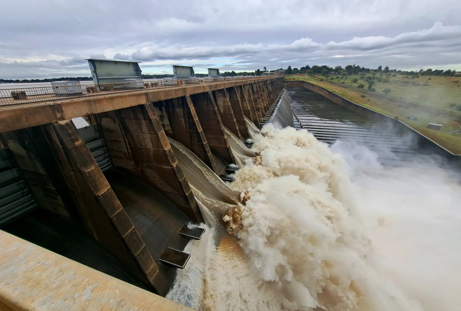 Record-breaking Vaal Dam levels, Integrated Vaal River System, DWS report 2025, Gauteng drought recovery, water management South Africa, inflow and outflow stats, reservoir data, dam near capacity, Joburg ETC