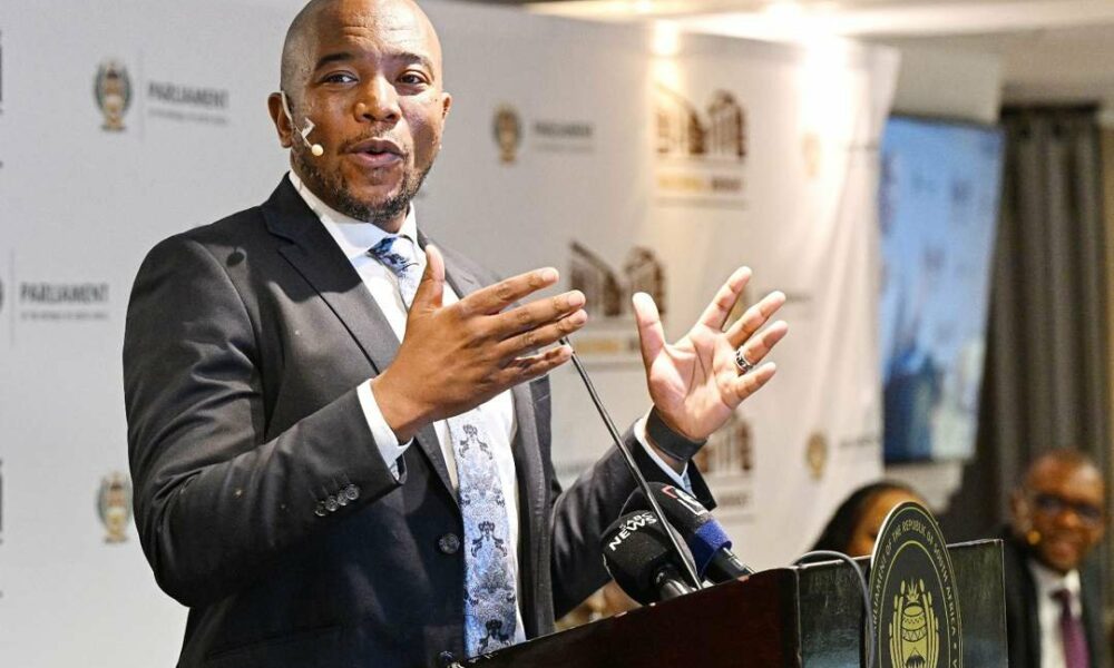 Mmusi Maimane briefing media Johannesburg, BOSA leaders press conference Rosebank, National Dialogue fallout South Africa, GNU political tensions 2025, South African opposition politics, Thabo Mbeki boycott dialogue, ANC coalition challenges, Cyril Ramaphosa statement UNISA, Joburg ETC