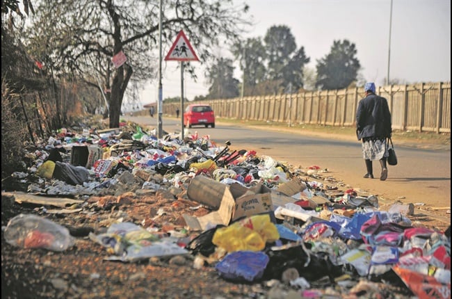 Tshwane municipal clean-up along Apies River, makeshift shelters removed, community divided, Joburg ETC Homeless shelters cleared by city officials, debate over crime and compassion, student safety concerns