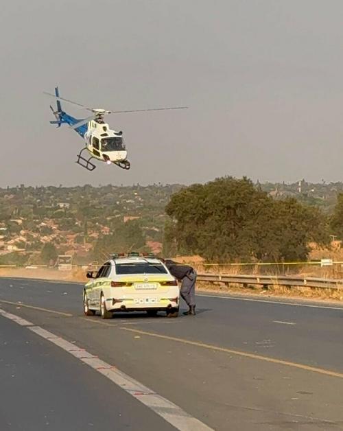 Suspected Robbers Killed in N14 Shootout : High-Speed Chase
