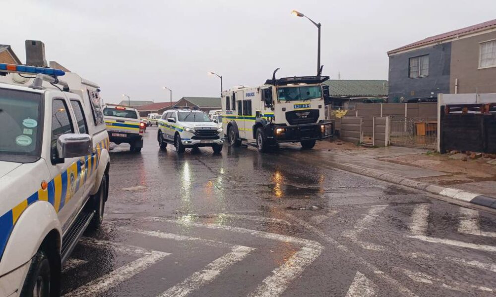 Valhalla Park violence arrests, Cape Flats law enforcement attack, LEAP patrol vehicle stoned and looted, Kalksteenfontein drug house raid, SAPS recover stolen goods, JP Smith condemns attacks, Anroux Marais safety concerns, Joburg ETC