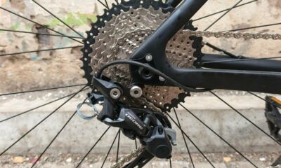 Donna dons a classic white shirt-blue jean look, with a street style flare.