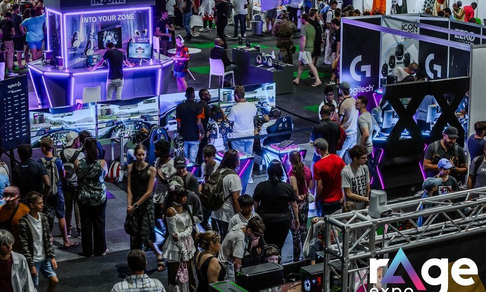 Joburg Christmas lights, December weekend in Johannesburg, rAge Expo gaming crowd, Fourways Mall rooftop event, Wits Art Museum Newwork25 exhibition, festive night market Alberton, Emperors Palace Christmas Village lights, Sunday Society Picnics at The Maslow Sandton, SPAR Carols by Candlelight SunBet Arena, family friendly Christmas events Gauteng, Joburg ETC