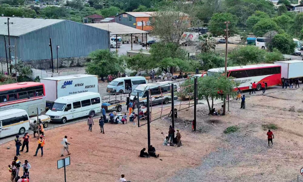 Beitbridge Border Post, South Africa Zimbabwe border, Beitbridge buses January, festive season border travel, Border Management Authority, Joburg ETC