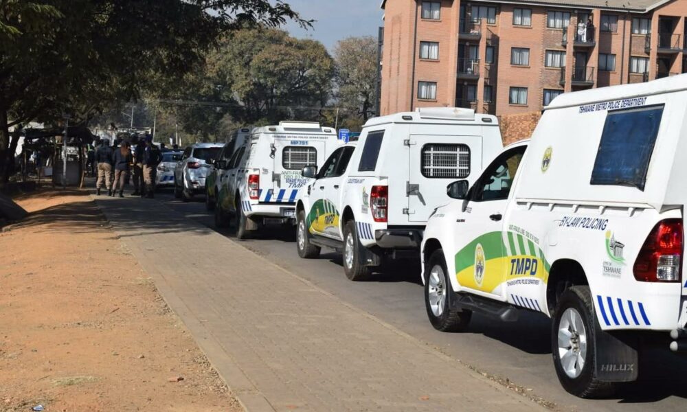 TMPD officers Winterveldt, Tshwane Metro Police vehicles damaged, Winterveldt bylaw enforcement, Mabopane police operation, Gauteng community unrest, Joburg ETC