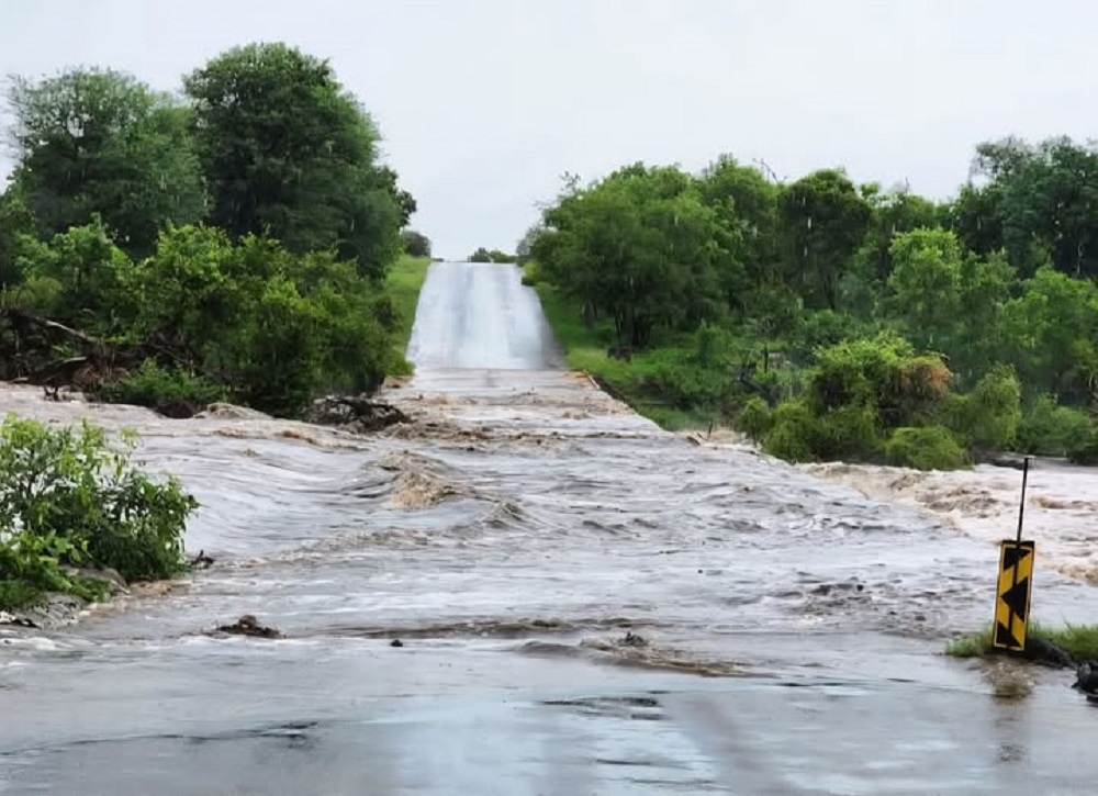 Kruger National Park flooding, rising rivers Kruger, Crocodile River flood, Sabie River levels, SANParks safety update, Joburg ETC