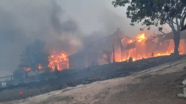 Mossel Bay fire, Island View wildfire, Mossel Bay evacuation, Western Cape fire smoke, Garden Route wildfire, Mossel Bay homes threatened, N2 fire Mossel Bay, Joburg ETC