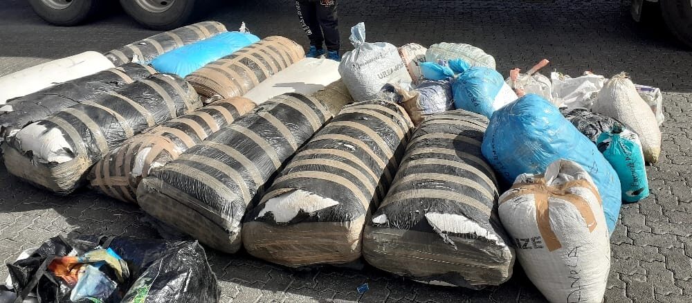 Beaufort West drug bust, N1 highway police operation, Western Cape dagga seizure, SAPS drug interception, Central Karoo crime operation, Beaufort West Magistrate’s Court, seized dagga bags, N1 drug trafficking route, community tip off police, Joburg ETC