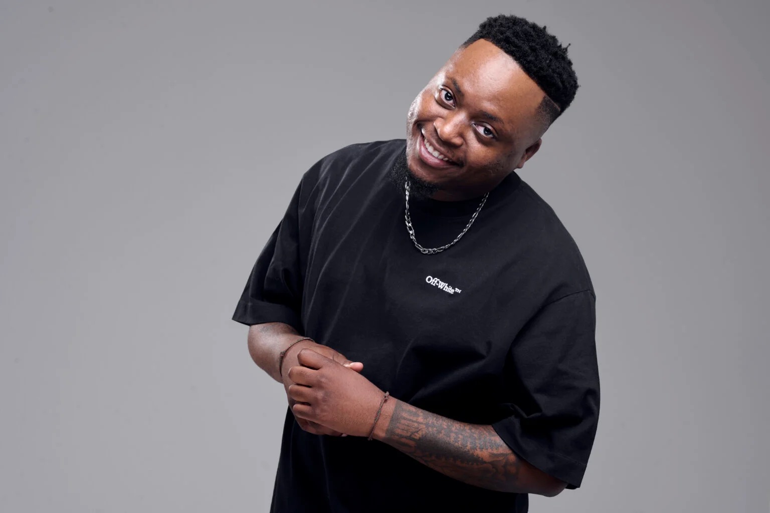 Kelvin Momo amapiano artist, Kelvin Momo performance South Africa, amapiano DJ Johannesburg, Kelvin Momo live set, South African music scene 2026, Kelvin Momo fans concert crowd, amapiano international tour, Kelvin Momo studio vibe, Johannesburg nightlife amapiano, Kelvin Momo portrait, Joburg ETC