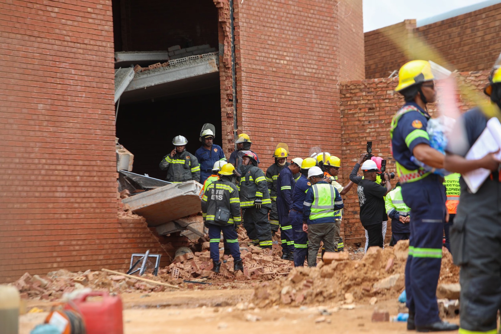Ormonde building collapse Johannesburg, Johannesburg construction accident, Dean Macpherson Public Works, South Africa building safety, collapsed building Gauteng, construction site investigation SA, municipal by laws enforcement Johannesburg, infrastructure reforms South Africa, Joburg building regulations, Council for the Built Environment probe, Joburg ETC
