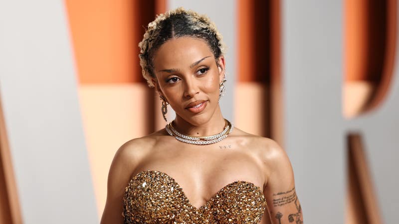 Doja Cat South Africa concert SunBet Arena, Doja Cat Zandile crowd chant Pretoria, Global Citizen Move Afrika concert SA, Doja Cat live performance Pretoria 2026, Moonchild Sanelly stage South Africa, The Joy performance Pretoria concert, Doja Cat emotional debut South Africa, Pretoria concert crowd energy 2026, South Africa live music event Doja Cat, Joburg ETC