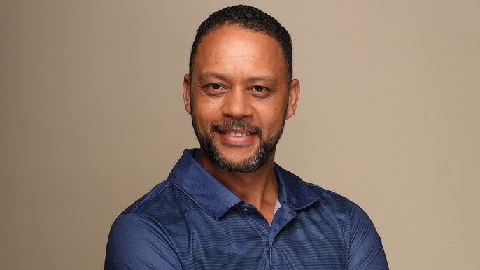 Johnny Davids, Johnny Davids dies at 49, Johnny Davids tribute, Johnny Davids singer, Johnny Davids presenter, South African singer news, VIA Landbouweekliks, Radio Tygerberg tribute, Afrikaans music artist, South African TV presenter, Johnny Davids family, celebrity tributes South Africa, entertainment news South Africa, Joburg ETC