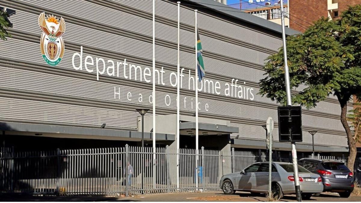 South Africa deportations 2026, Home Affairs immigration crackdown, Beitbridge border control South Africa, biometric border technology SA, illegal immigration enforcement South Africa, Operation New Broom arrests, South Africa border crossings traffic, OR Tambo arrivals travellers, BMA drones border monitoring, immigration policy South Africa 2026, Joburg ETC