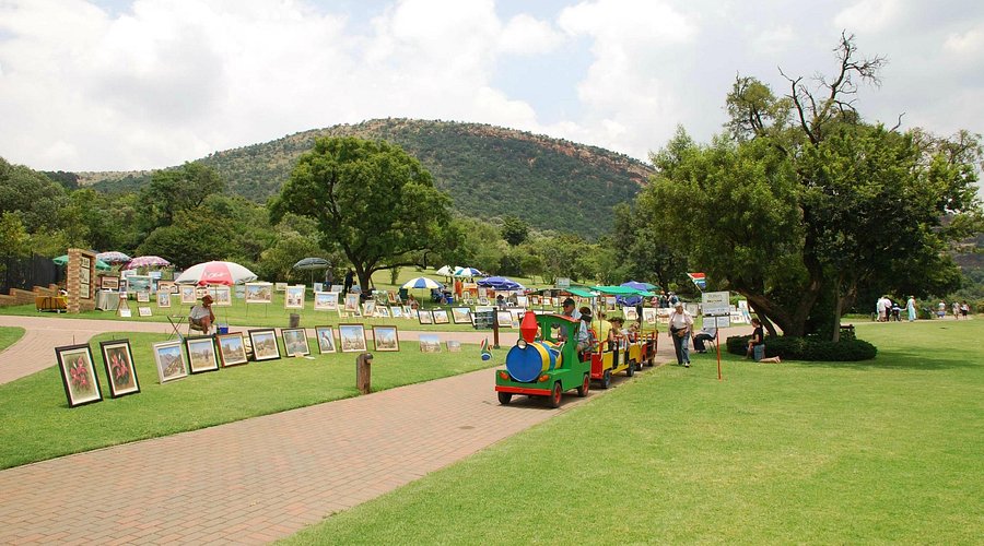 family-friendly weekend planner Johannesburg suburbs, Johannesburg family outing, suburban family weekend Joburg, Walter Sisulu family day out, Rosebank Sunday Market families, kids activities Johannesburg, family-friendly things to do Joburg, outdoor family fun Johannesburg, weekend with kids Gauteng, Joburg ETC