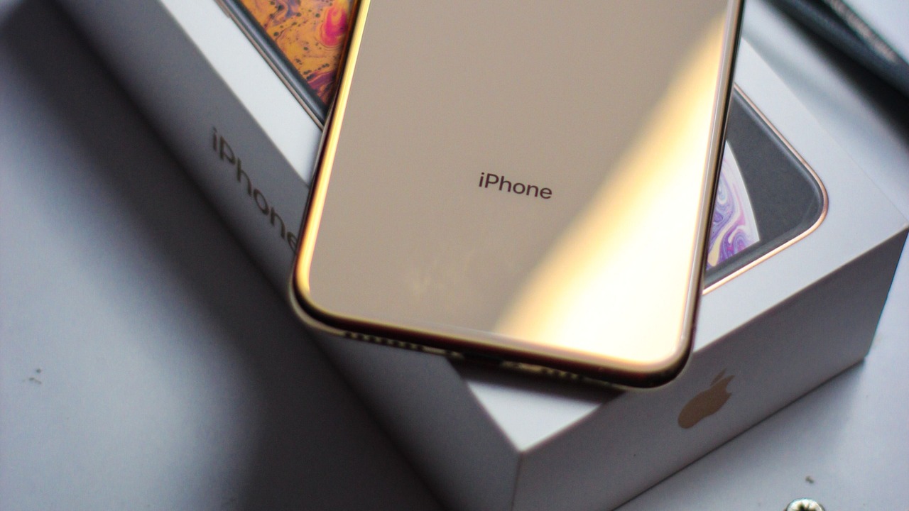 Apple goes after SA firm over fake iPhones seized at OR Tambo