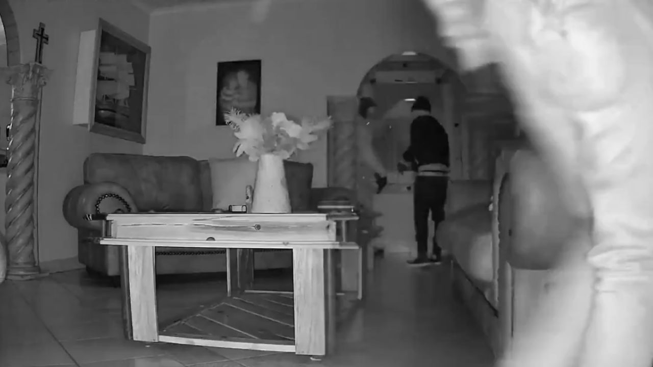 armed robbers